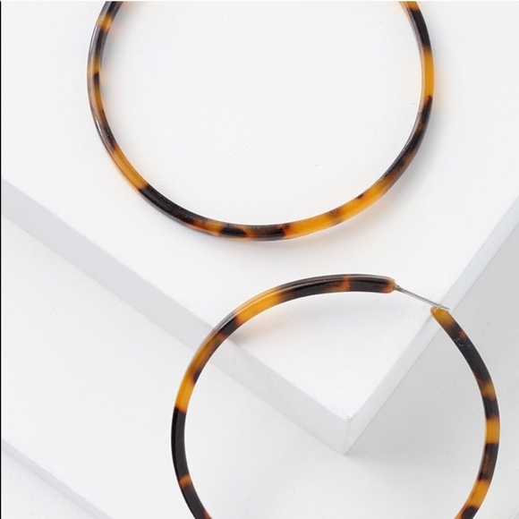 Tortoise Shell Hoop Earrings - Picture 4 of 4
